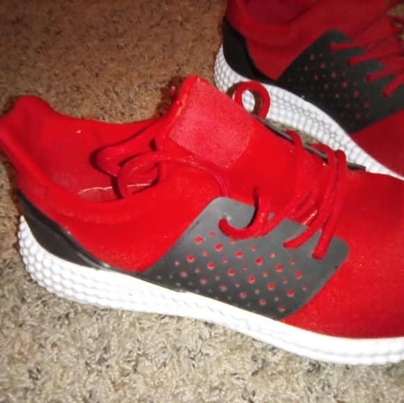 All kinds of clothes. Purses shoes and more - Picture 2 of 8